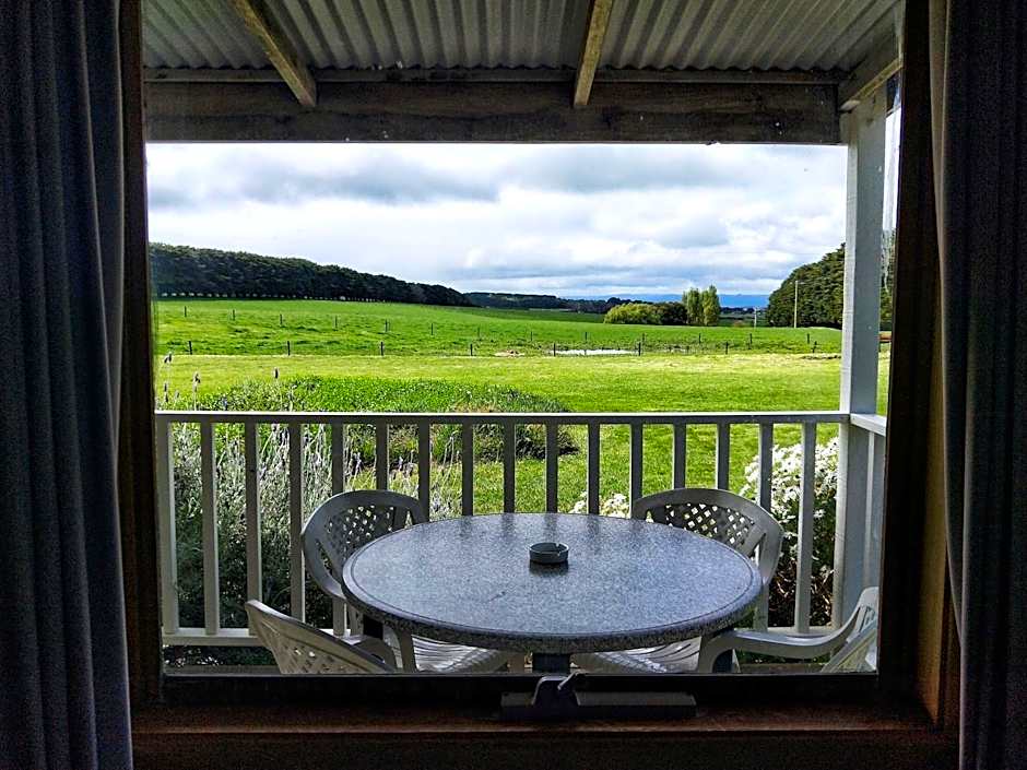 Twelve Apostles Motel & Country Retreat