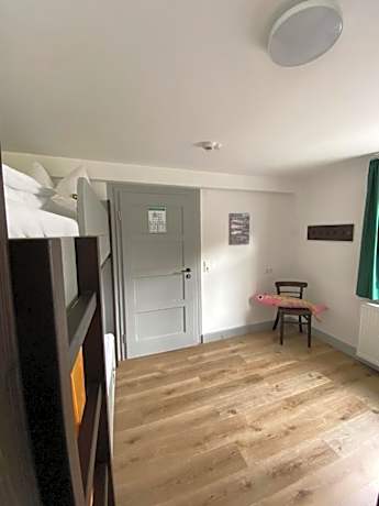 Single Bed in Female Dormitory Room((ONLY WOMEN)
