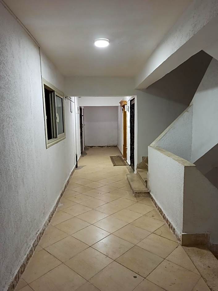 Unique Apartment by the sea, between Hilton and four seasons in the heart of Alexandria, no view