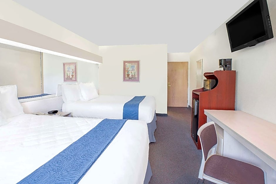 Microtel Inn & Suites by Wyndham Broken Bow