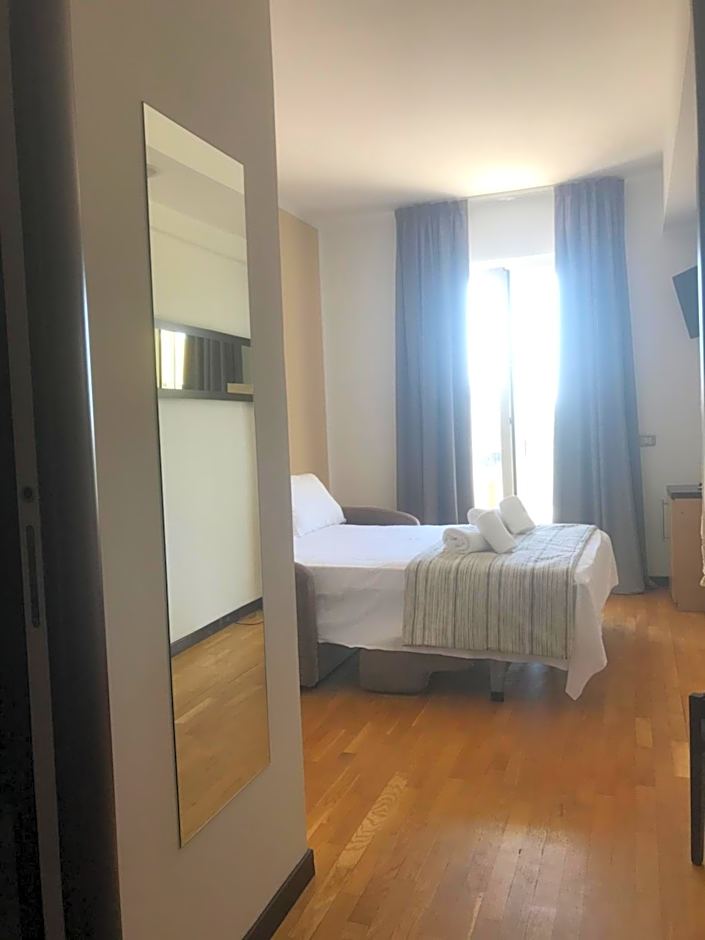 HOTEL ROYAL