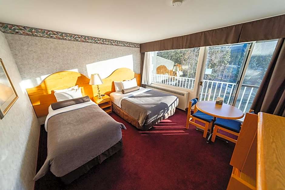 Photo 1 of 4 of 1 Queen Bed, River View