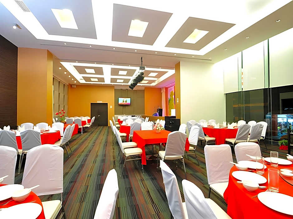 Mayflower Grande Hotel
