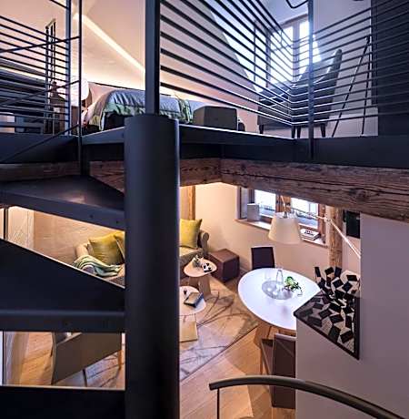 Triplex Apartment with Fireplace and Spa Shower