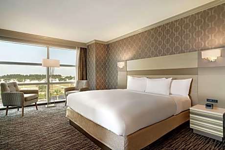Corner Junior King Suite with Balcony