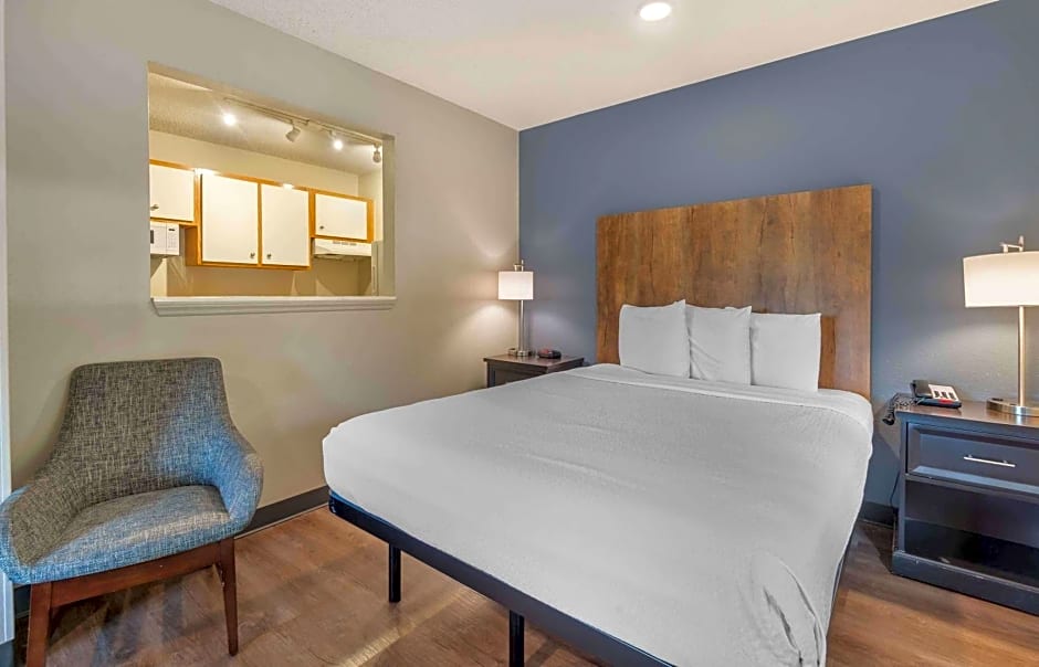 Extended Stay America Suites - Charlotte - University Place - E. McCullough Dr.