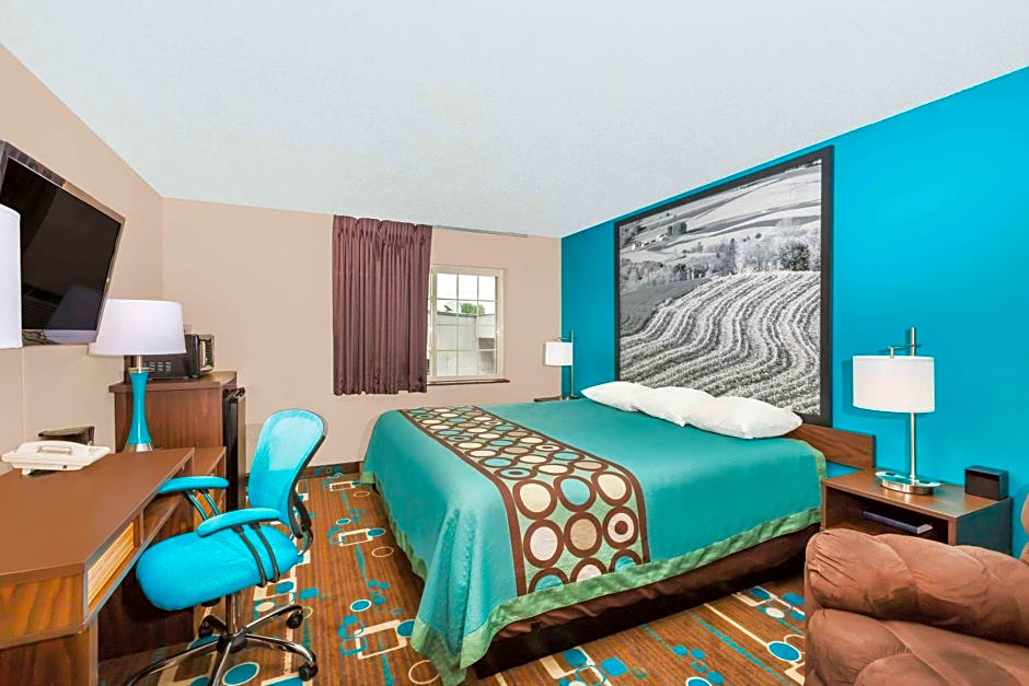 Super 8 by Wyndham Spencer