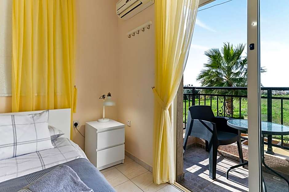 Sunny View - A Stunning Apartment with private rooftop