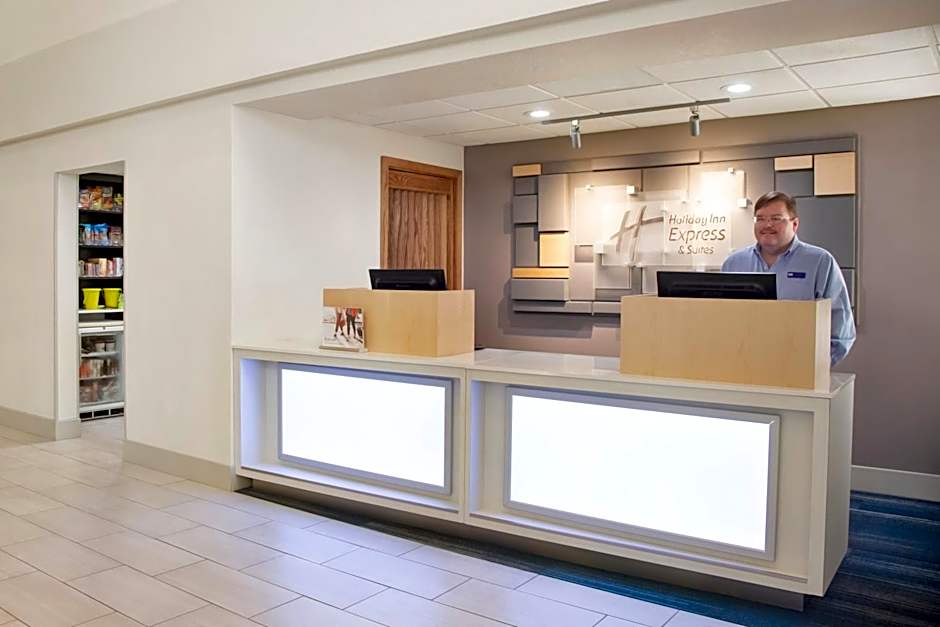 Holiday Inn Express and Suites Sarasota East By IHG