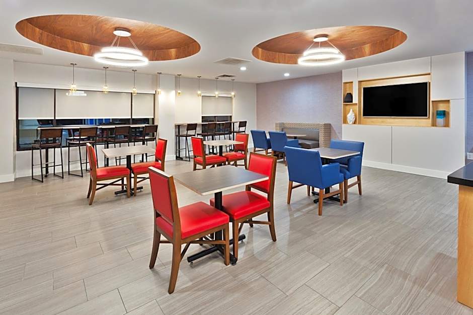 Holiday Inn Express Hotel & Suites Rome-East By IHG