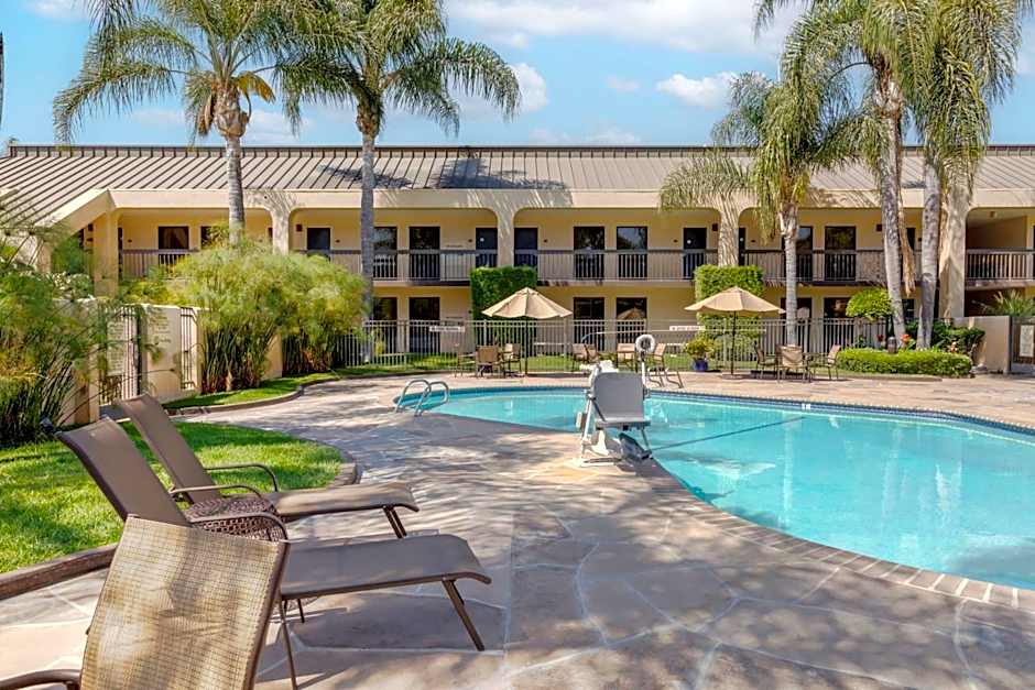 Best Western Plus South Coast Inn
