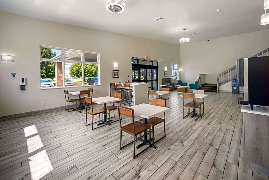 AmericInn by Wyndham Green Bay Near Stadium