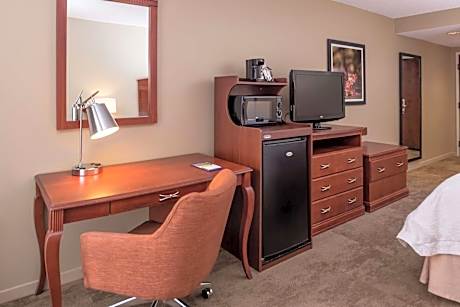 King Room with King Bed - Non-Smoking