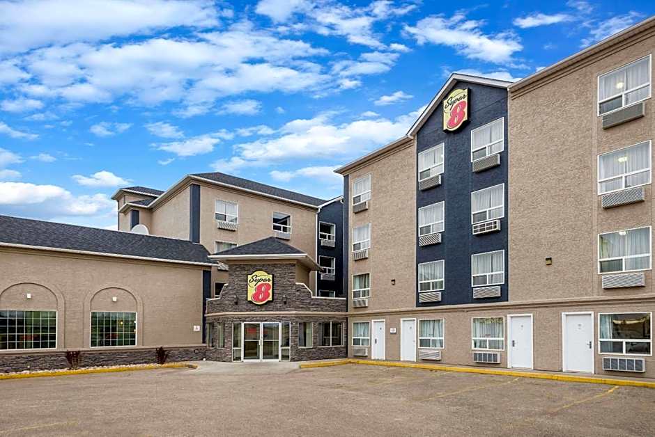 Super 8 by Wyndham Grande Prairie
