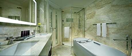 Club Deluxe Room with Lounge Access