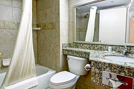 King Room with Accessible Tub - Accessible/Non-Smoking