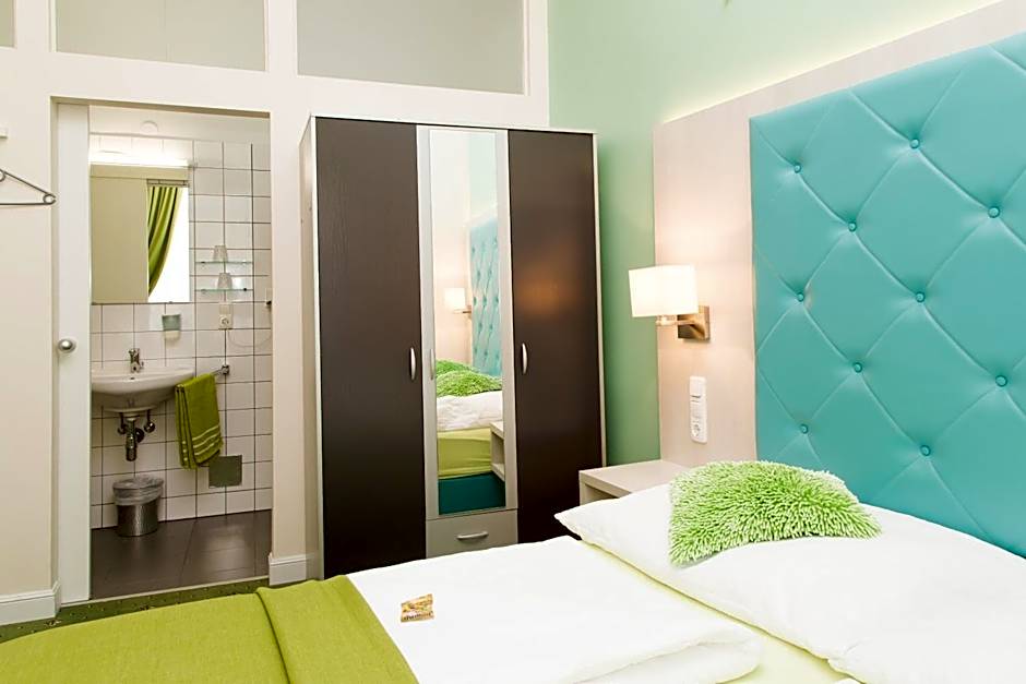 Very Central, 5 min to city center, Self Check In