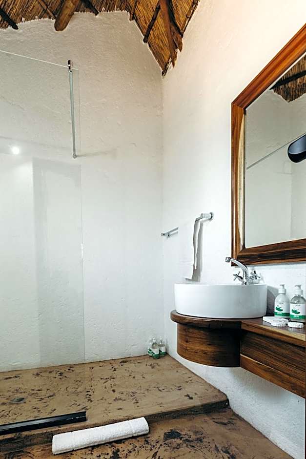 Mopane Bush Lodge