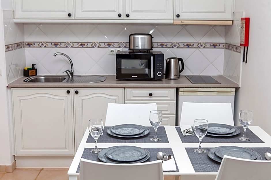 Atalaia Sol Aparthotel - tennis & heated pool in winter