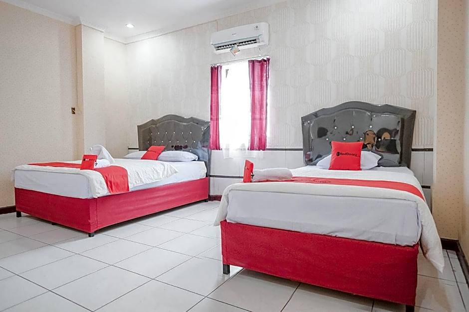 RedDoorz Plus near Istana Maimun Medan
