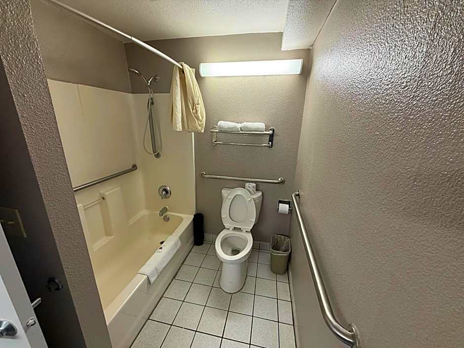 Motel 6 Pendleton, OR - West