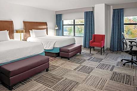 Queen Room with Two Queen Beds and Accessible Tub - Mobility Access