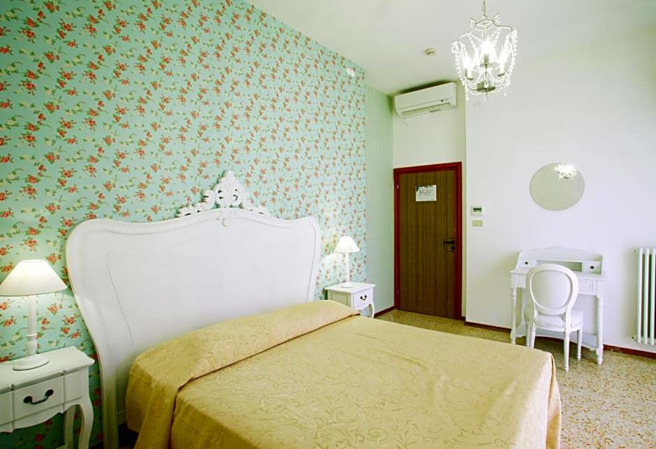 Hotel Holiday Park