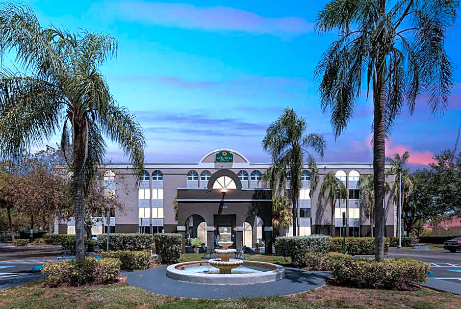La Quinta Inn & Suites by Wyndham Miami Lakes