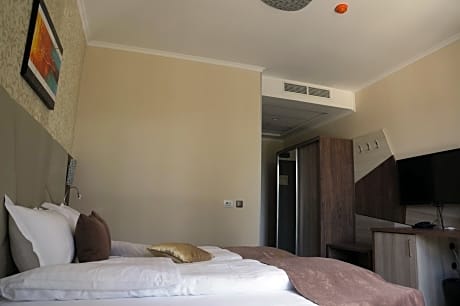 Double or Twin Room with Balcony (2 Adults)