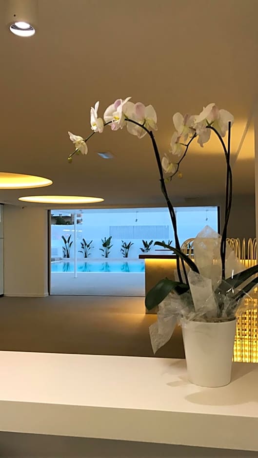 White Apartments - Adults Only