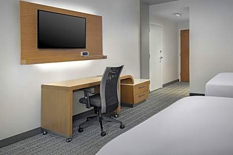 Queen Room with Two Queen Beds - Hearing Accessible
