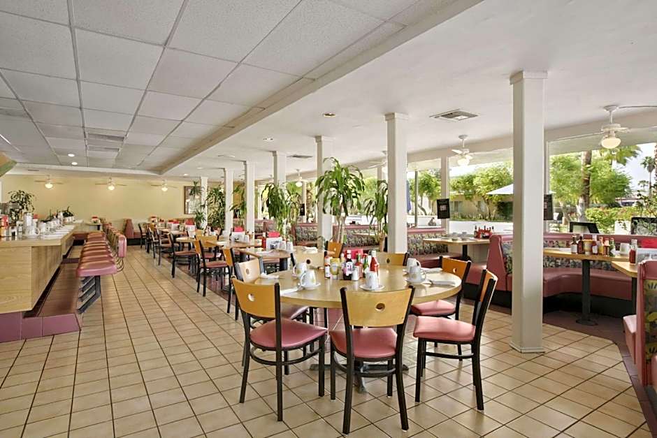 Days Inn Palm Springs – Palm Springs, CA