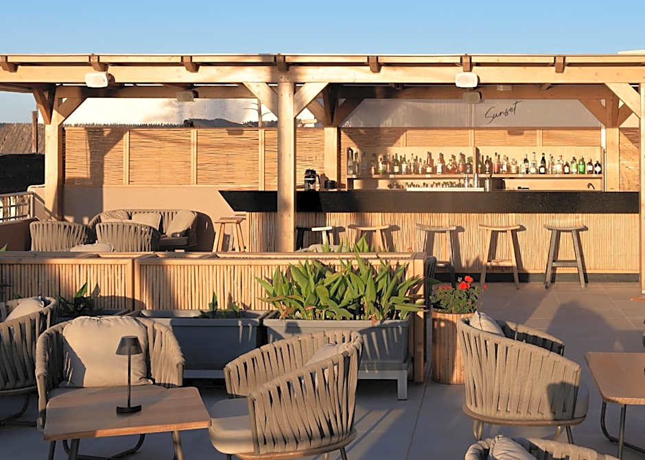 High Beach White - Adults Only