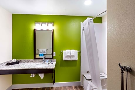 King Room with Accessible Tub - Accessible/Non-Smoking