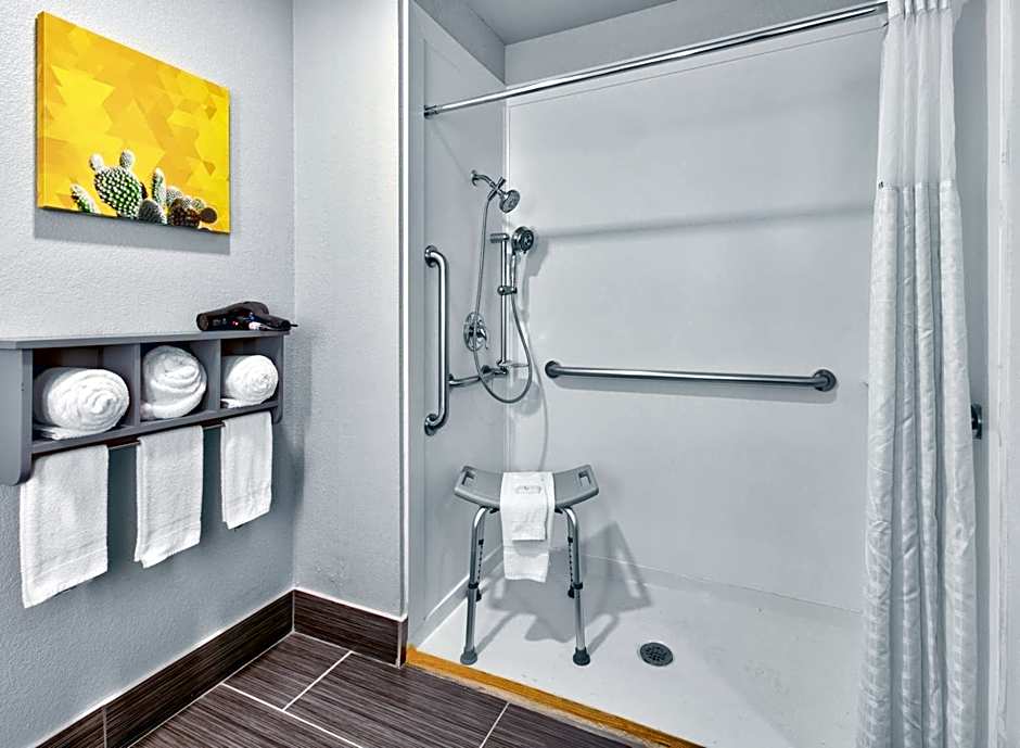 La Quinta Inn & Suites by Wyndham Las Colinas