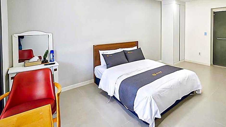 Crest72 Hotel