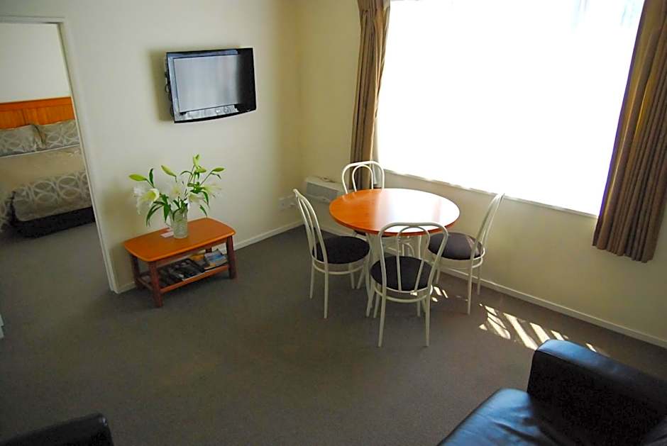 Rosewood Court Motel