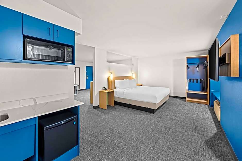 Spark by Hilton Sterling Dulles Airport