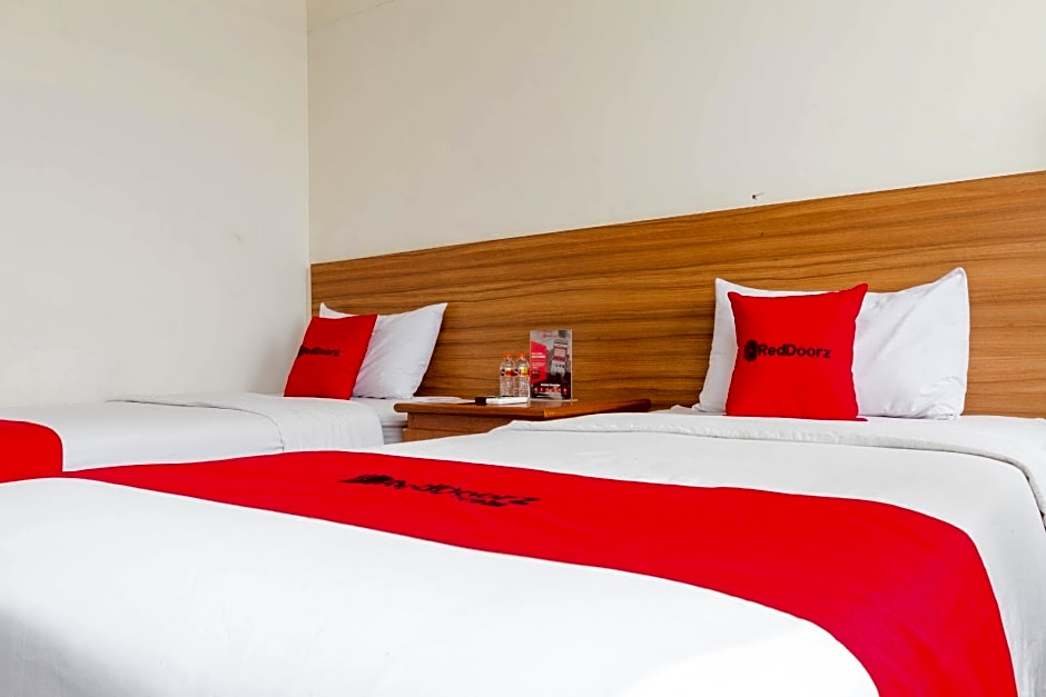 RedDoorz Plus @ Surapati 2