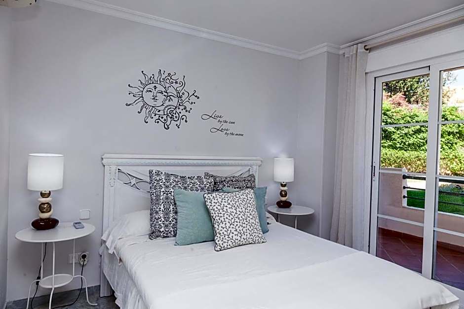 Señorío de Aloha Apartahotel