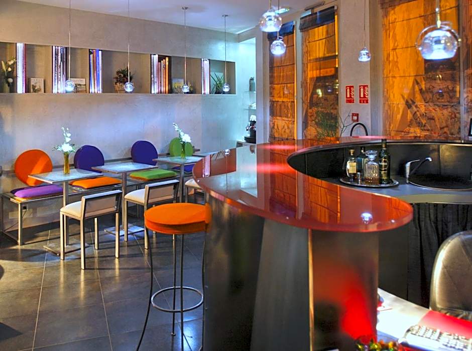 Apostrophe Hotel