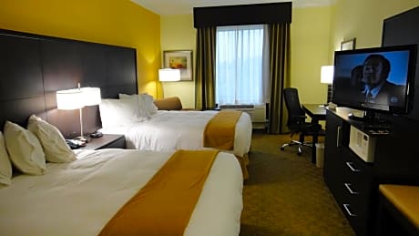 2 Queen Beds Standard Extra Floor Space