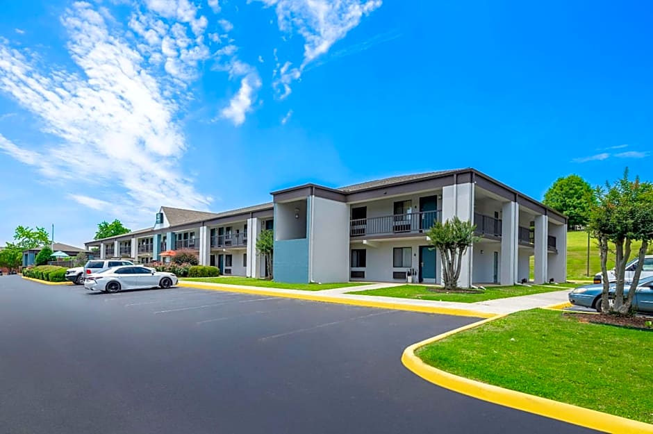 Quality Inn Pelham I-65 exit 246