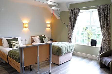 Interconnecting Twin Wheelchair Accessible Room