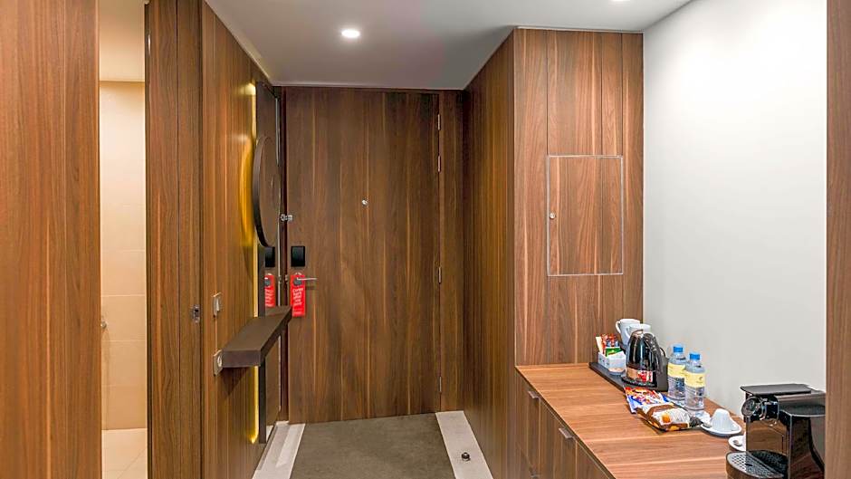 Photo 1 of 15 of 1 Queen Bed Suite, High Floor