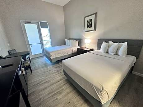 Double Double Room - Up to 4 People, 2 Queen Beds, Mixed Rooms Not Allowed, Strictly Non-Smoking