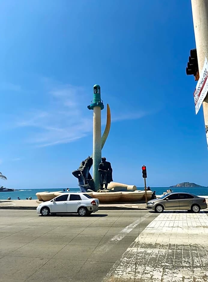 Casa Reforma en Malecón Económica - Excelente Ubicación - 2da Planta