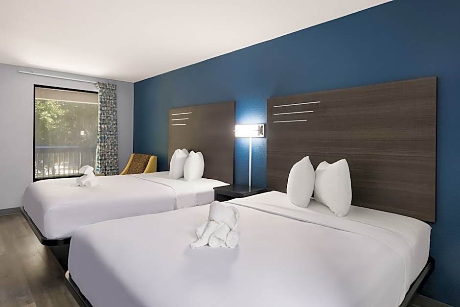 Photo 1 of 7 of 2 Double Beds