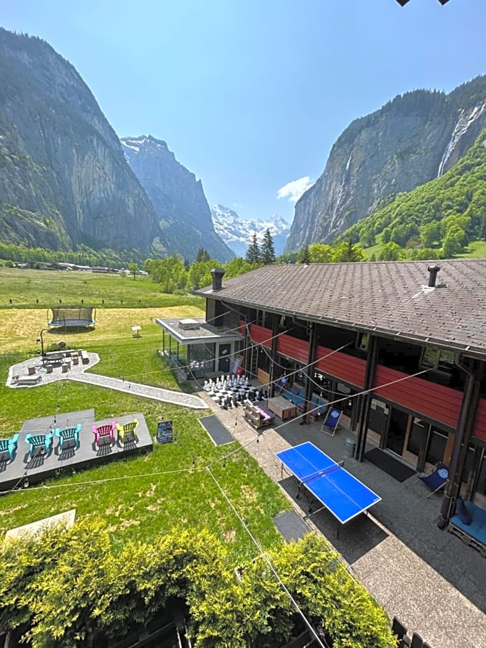 Alpine Base Hostel - Adults only