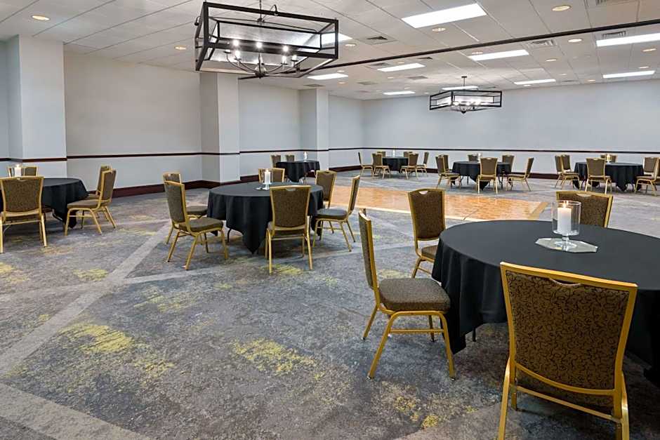Embassy Suites By Hilton Hotel Dallas - Park Central Area